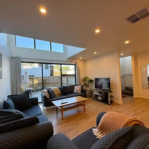 No Party Allowed, Entire Brand New 3 Bedroom Townhouse, Free Unlimited Fibre Wifi And Free Parking Holiday home Wellington